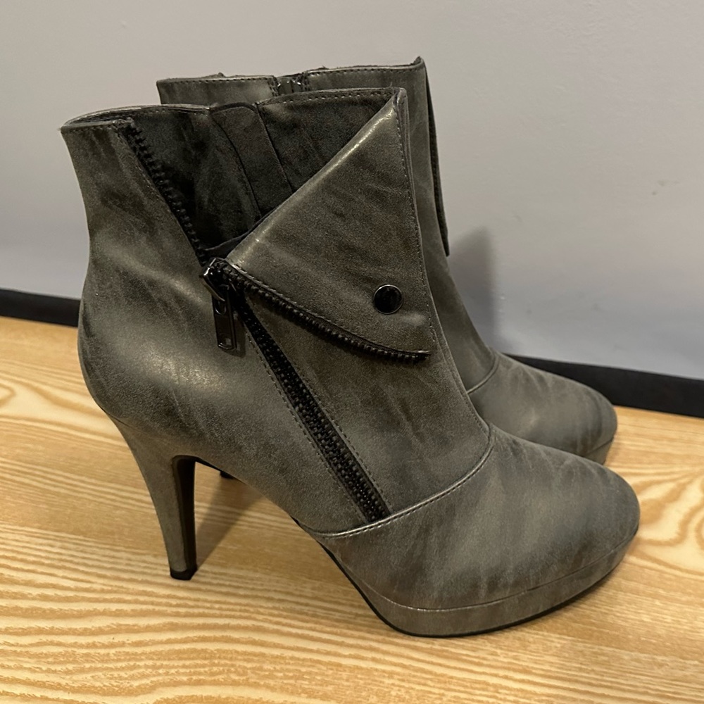 2 Lips Too-Too Scam Platform Booties-Sz 11-Color Khaki (Gray)